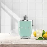 Exprimidor Smeg Verde Agua modelo CJF01PGEU - imagen 4