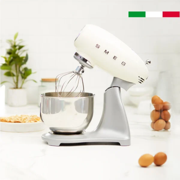 Batidora Smeg Stand Mixer Crema modelo SMF02CREU - imagen 1