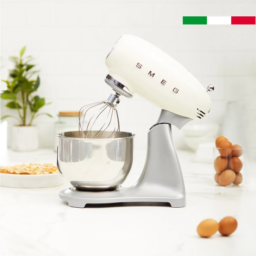 Batidora Smeg Stand Mixer Crema modelo SMF02CREU - imagen 2