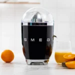 Exprimidor Smeg Negro modelo CJF01BLEU - imagen 3