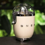 Exprimidor Smeg Crema modelo CJF01CREU - imagen 3