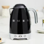 Hervidor Smeg Pro Negro modelo KLF04BLEU - imagen 1