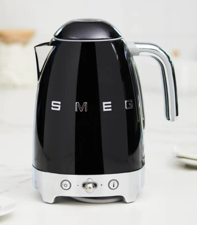 Hervidor Smeg Pro Negro modelo KLF04BLEU - imagen 1