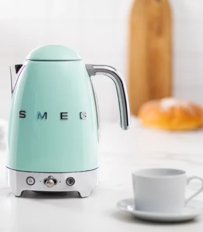 Hervidor Smeg Pro Verde Agua modelo KLF04PGEU - imagen 1