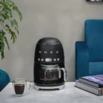Cafetera de goteo Smeg Negra DCF02BLEU - imagen 1