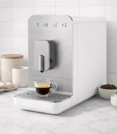 Cafetera Espresso Superautomática 1,4 L BCC13WHMEU Smeg - imagen 1