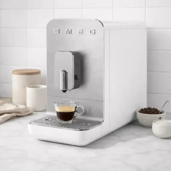 Cafetera Espresso Superautomática 1,4 L BCC13WHMEU Smeg - imagen 1