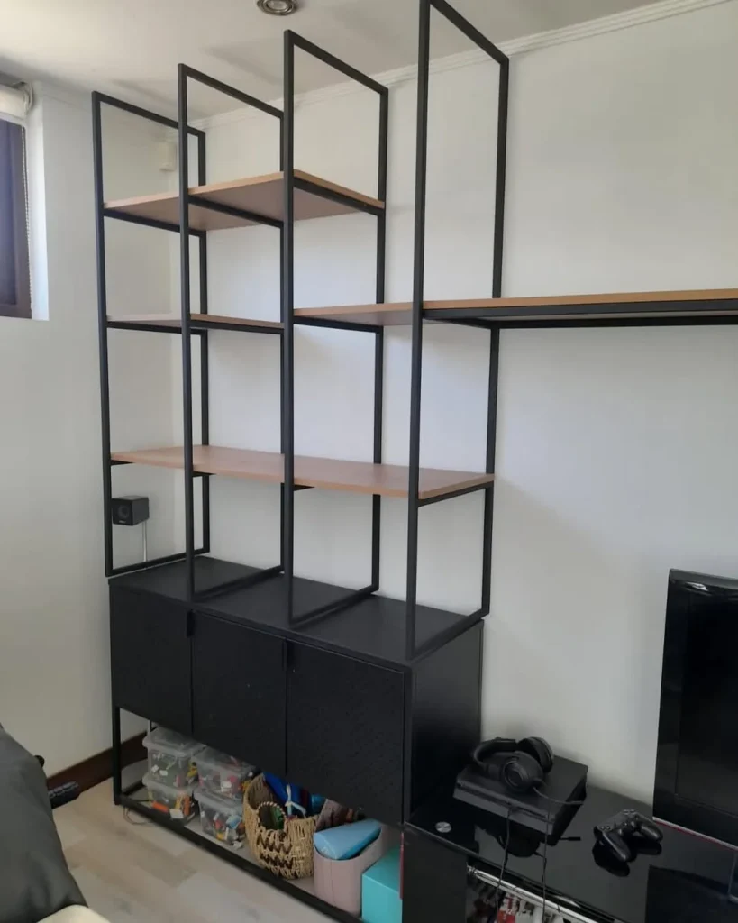 Rack industrial de metal y madera, vista 1, mobiliario a medida de Muebles GC