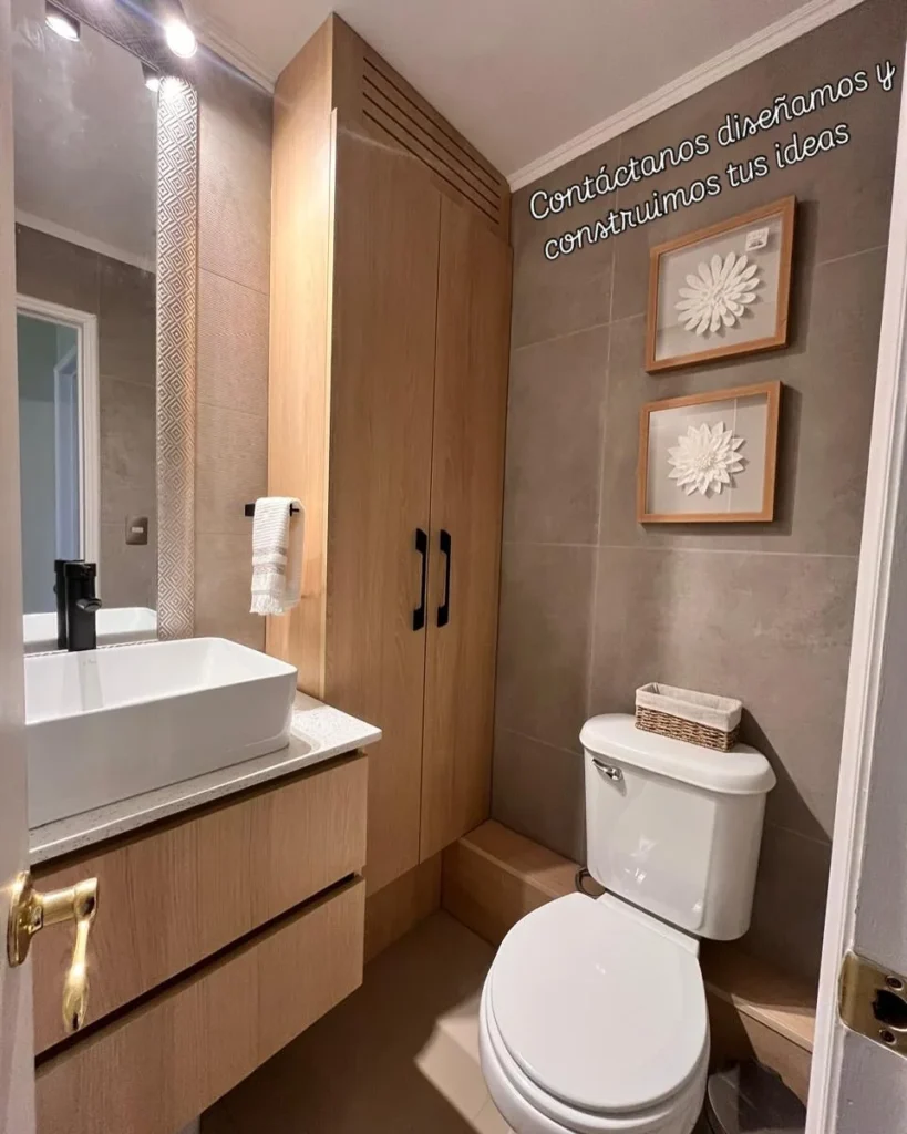 Baño cálido con almacenamiento vertical, vista 1, mobiliario a medida de Muebles GC